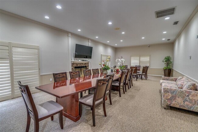 Building Photo - 6500 Sunset Way