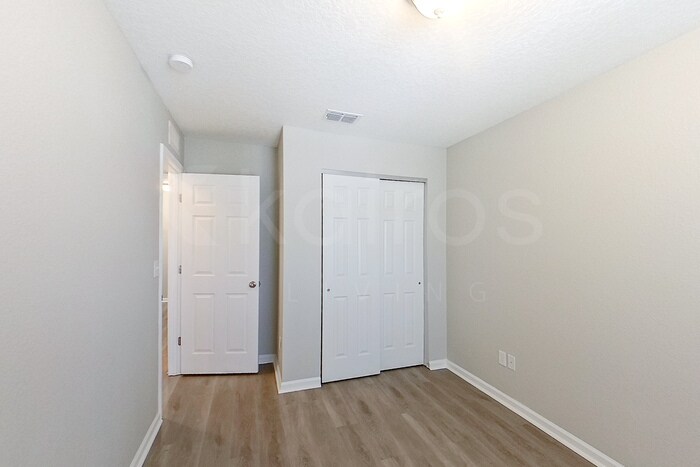 Building Photo - 1303 Mull St