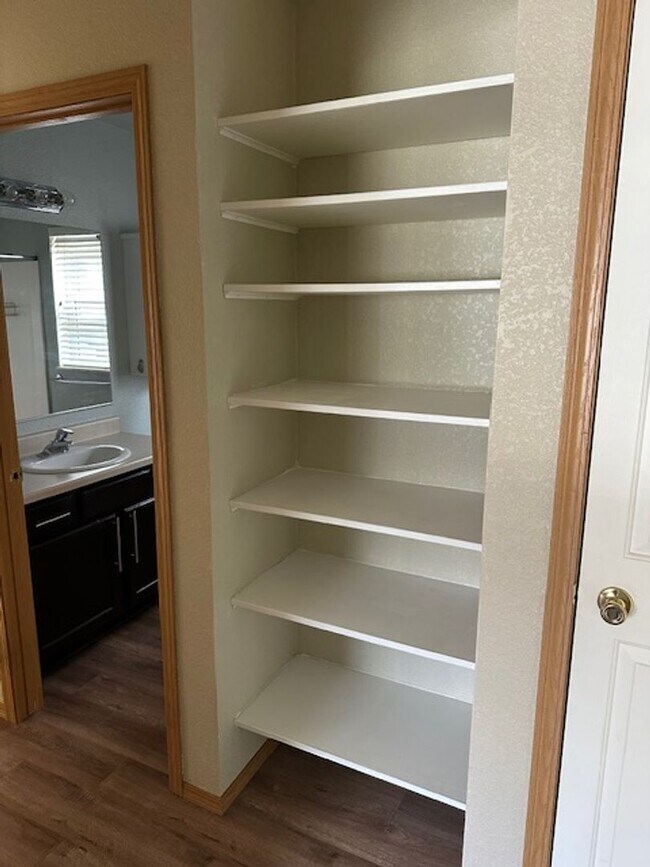 Building Photo - Beautiful House in Canyon Creek