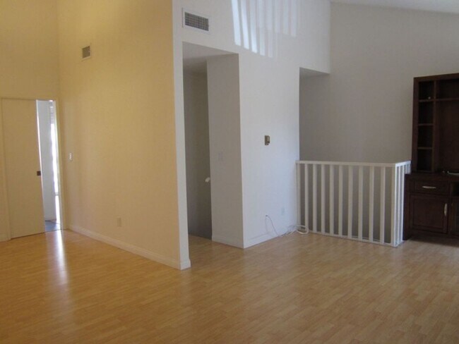 Building Photo - La Mesa "Near SDSU" Spacious 2BR/2BA Condo...