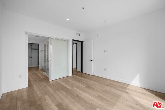 Building Photo - 957 Figueroa Terrace