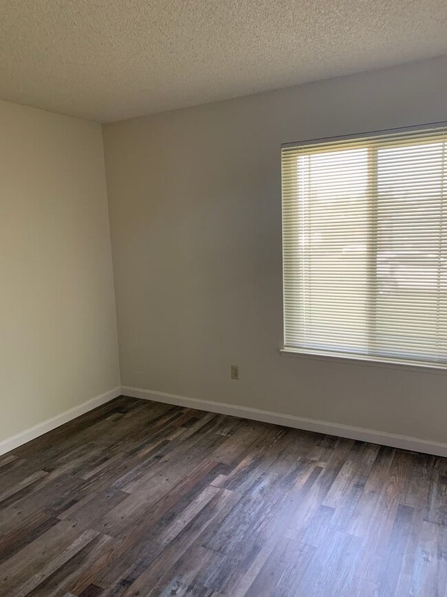 Building Photo - Nice 4 bedroom, 2 bathroom home in Citrus ...