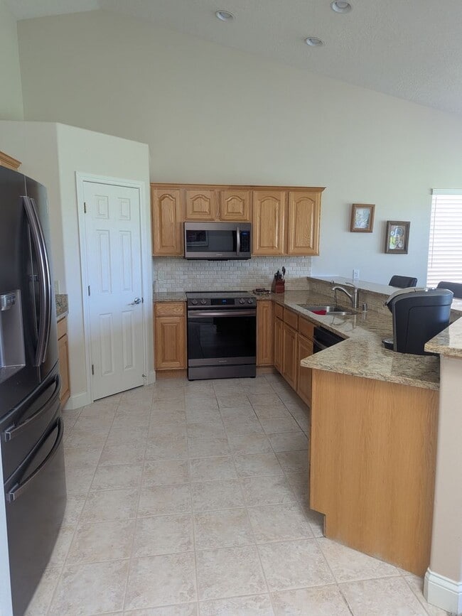 Building Photo - Furnished 3-Bedroom Townhome with Stunning...