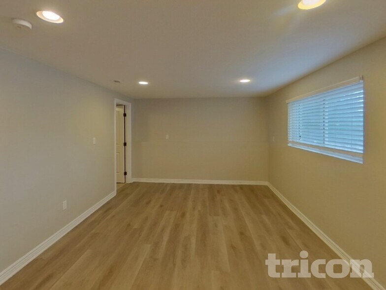 Building Photo - 6725 Defoe Ave