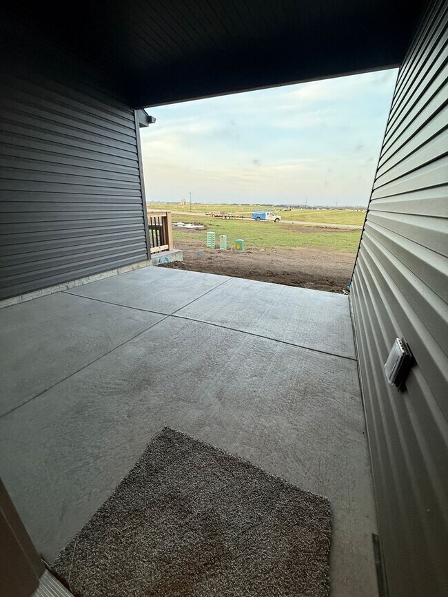 Building Photo - New Construction 3 bedroom/3 bath townhome in South Lincoln