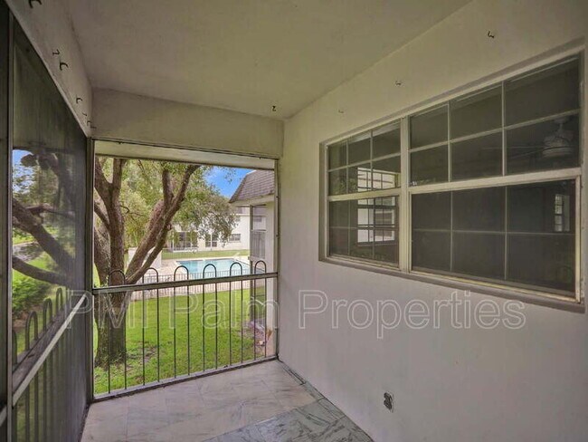 Building Photo - 10193 N Military Trl