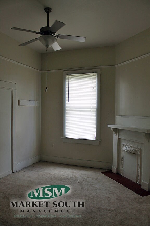 Building Photo - HABERSHAM STREET APARTMENT!