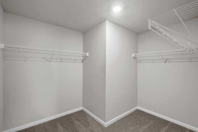 Building Photo - 5622 SE Edgewater Cir