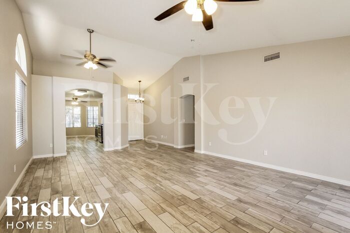 Building Photo - 8534 W Tuckey Ln