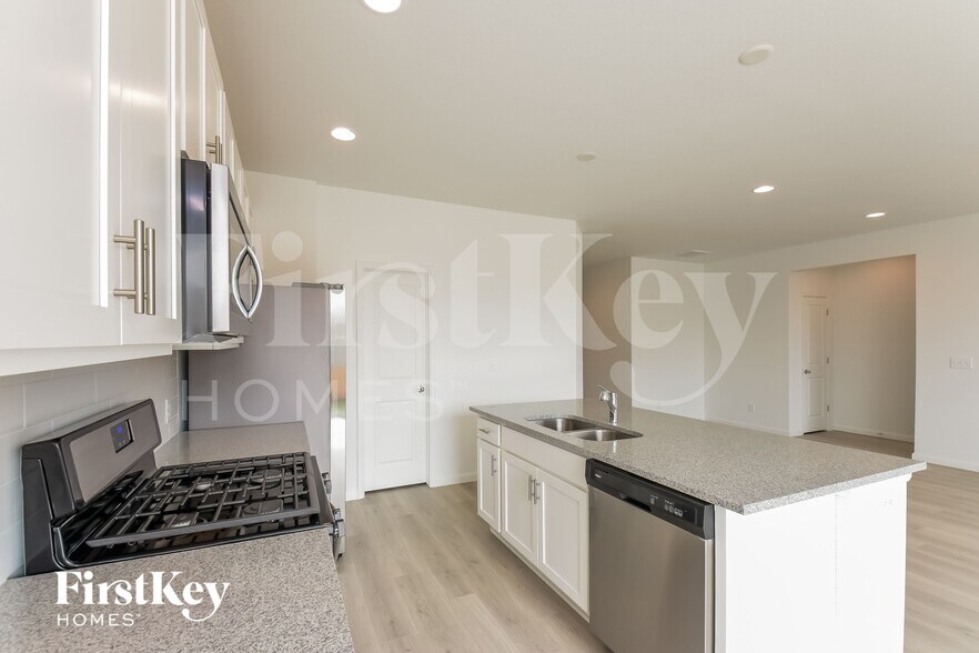 Building Photo - 14593 Normande Dr