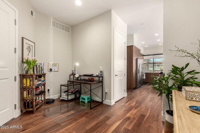 Building Photo - 7300 E Earll Dr