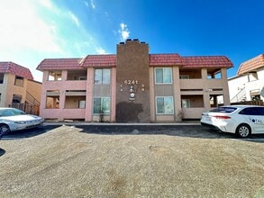Building Photo - Sierra Oeste