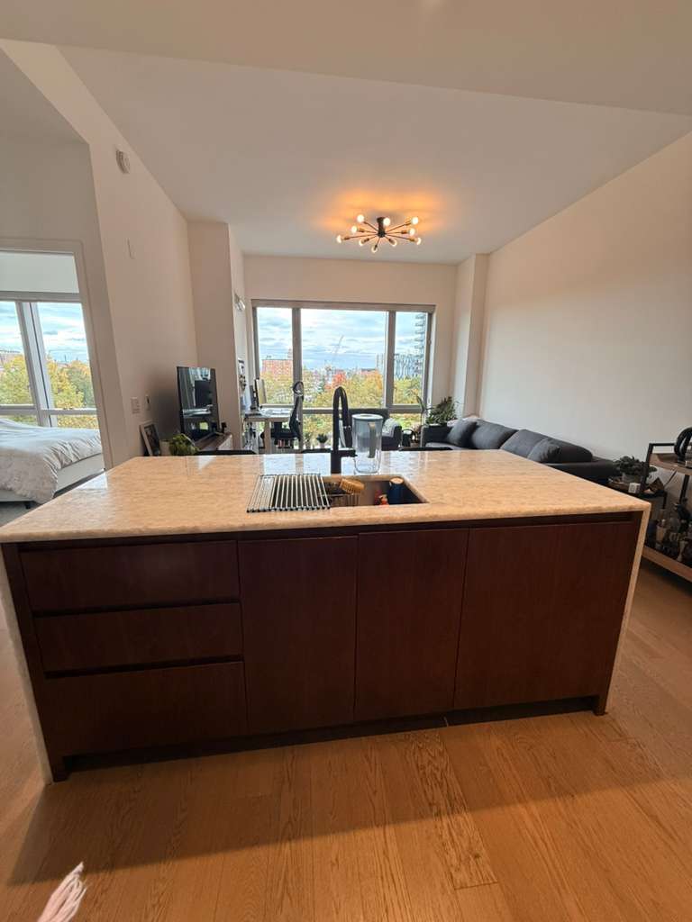 Building Photo - 75 Park Ln S