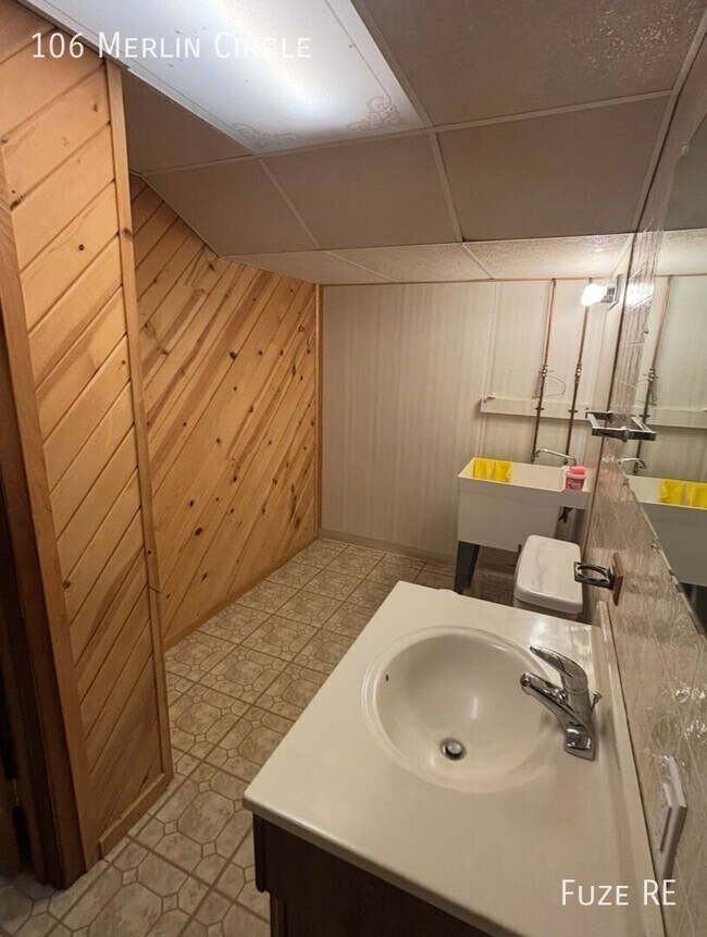 Building Photo - 106 Merlin Cir