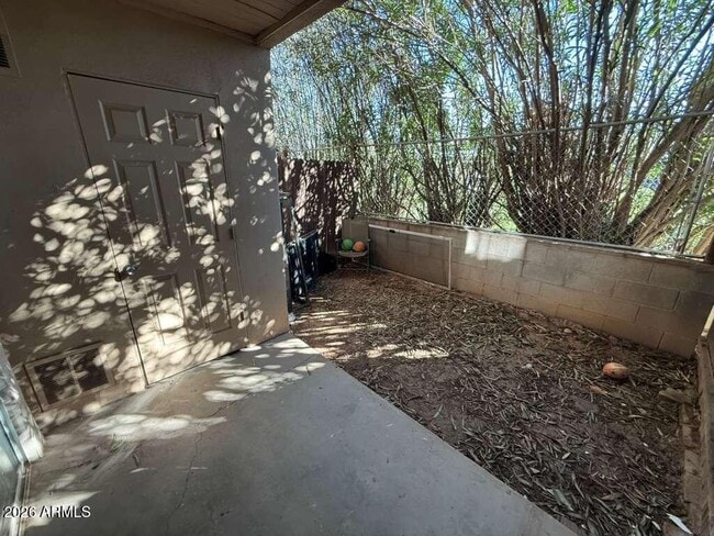 Building Photo - 1810 E 8th St