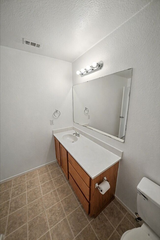 Building Photo - Beautiful 4-Bedroom Home in Bulverde Village! - Realtor Commission: $500