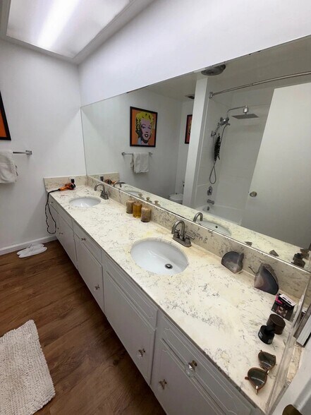 Building Photo - 1541 Hayworth Ave