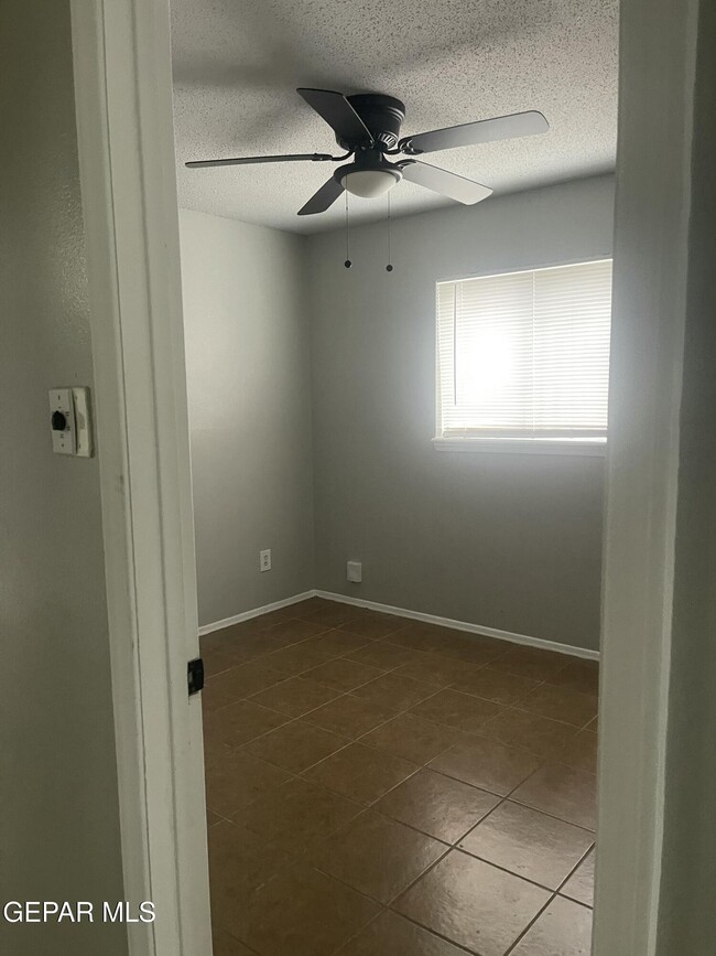 Building Photo - 8614 Mettler Dr