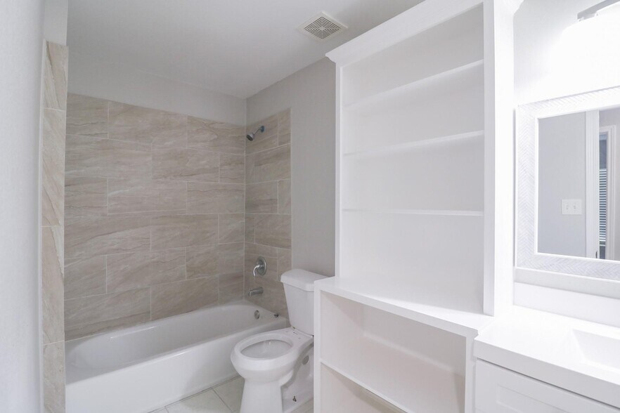 Building Photo - 6150 Ridgeway Dr