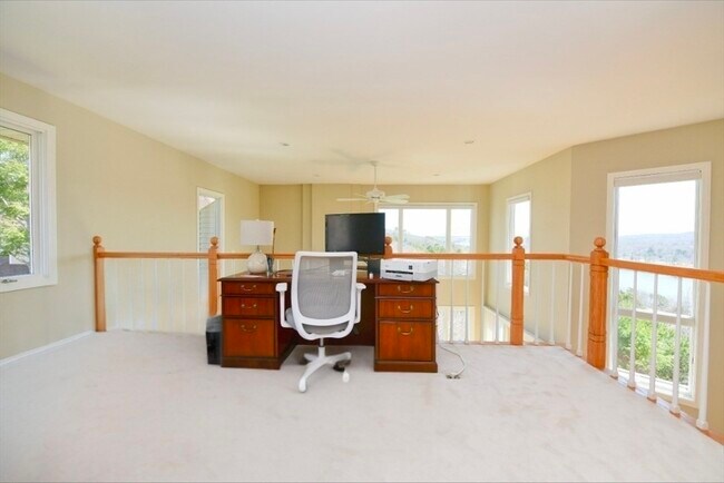 Building Photo - 4 Bittersweet Ln