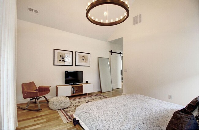 Building Photo - Luxury Living in the heart of Platte Park, 5bds, 4bas - Custom Finishes around every corner