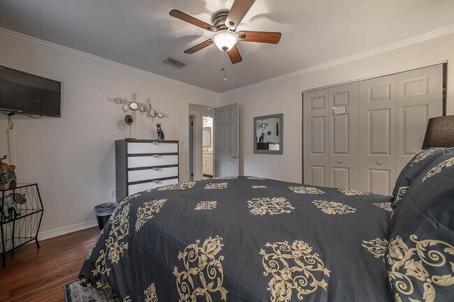 Building Photo - 6010 N Dexter Ave