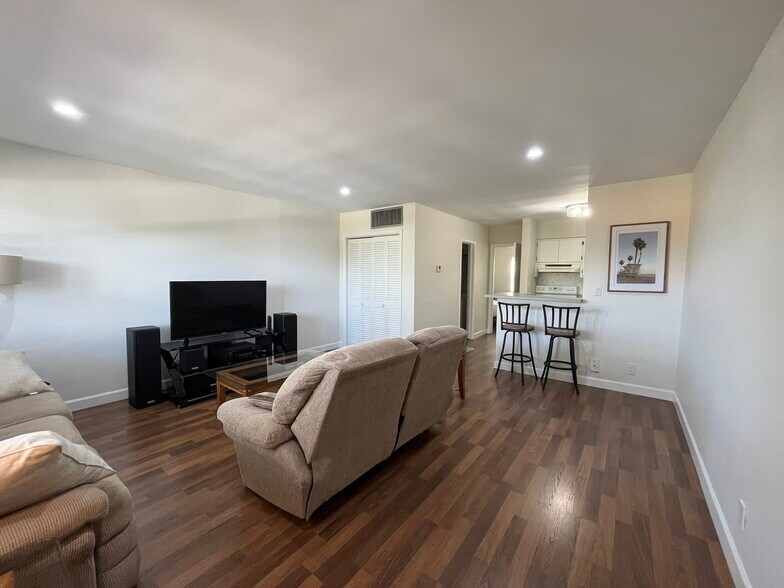 Building Photo - 6200 NE 22nd Way