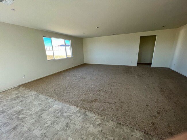 Building Photo - Single Story 4 bedroom 3 bathroom home loc...