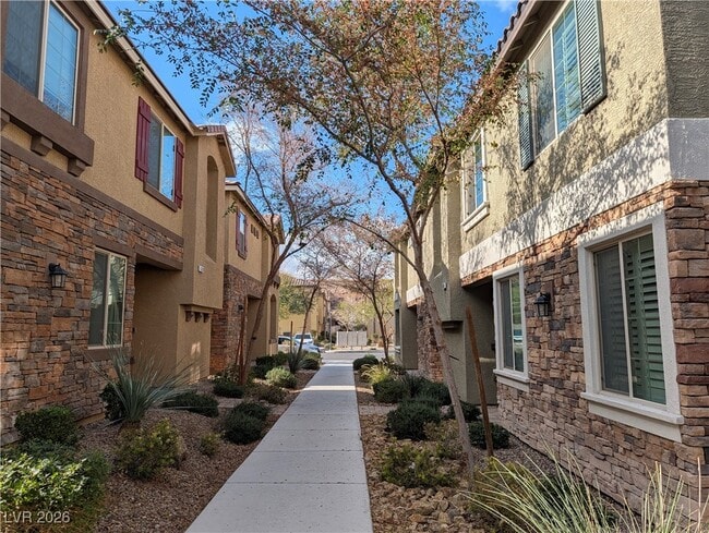 Building Photo - 6114 Scarlet Leaf St