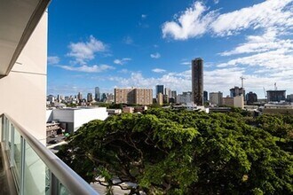 Building Photo - Great location
