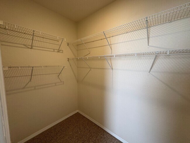 Building Photo - 8013 Hemingway Cir
