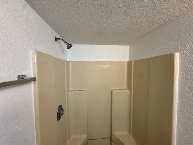 Building Photo - 306 N Iona Ave