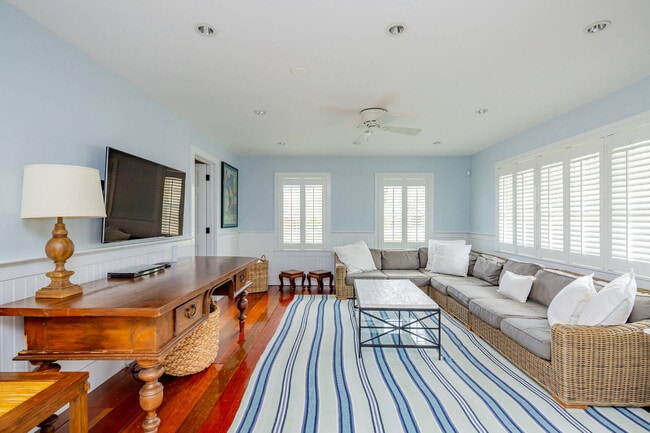 Building Photo - 131 S Edgemere St