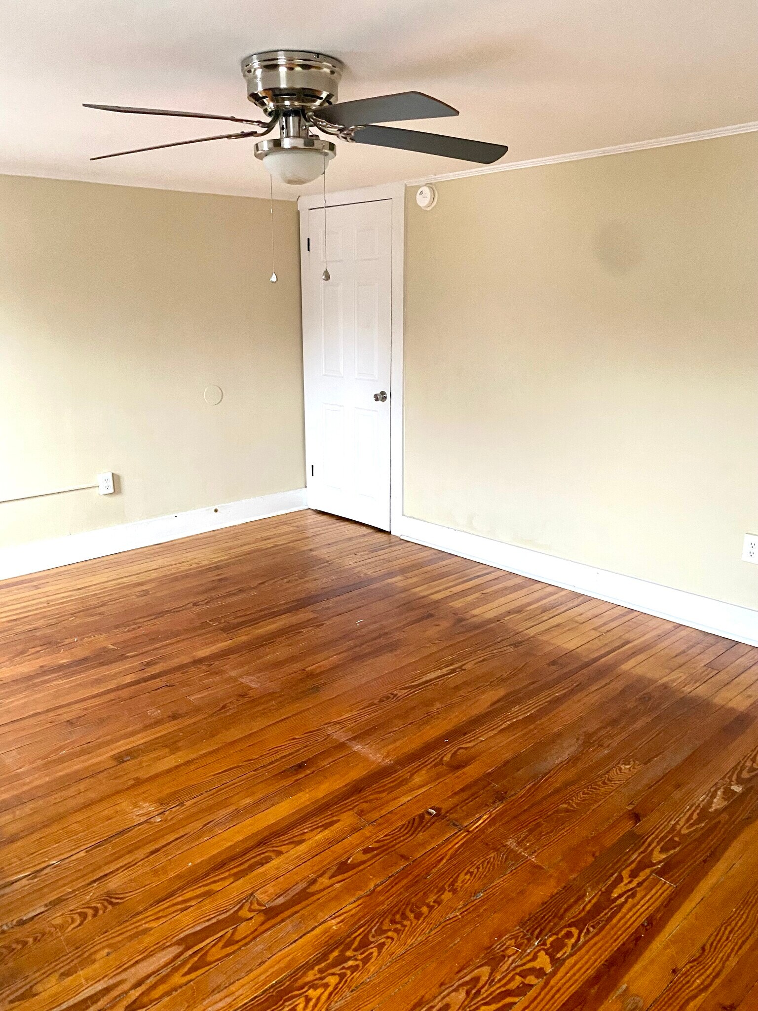 Building Photo - 19 Center St