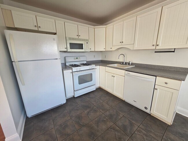 Building Photo - Bright 1 Bedroom Home - Poughkeepsie, NY