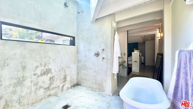 Building Photo - 19562 Cave Way