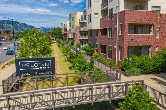 Building Photo - Updated One Bedroom Condo at The Peloton. ...