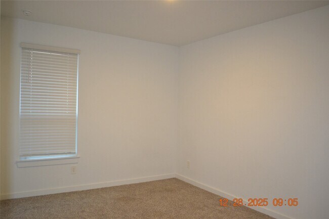 Building Photo - 1613 Sunbend Ln