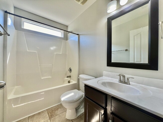 Building Photo - SPACIOUS 3 BEDROOMS!