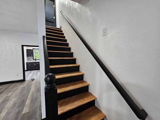 Building Photo - Newly updated 3 Bedroom 1 Bathroom house located in the Hill District!