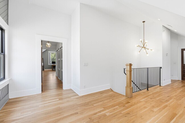 Building Photo - 2016 Sweetbriar Ave