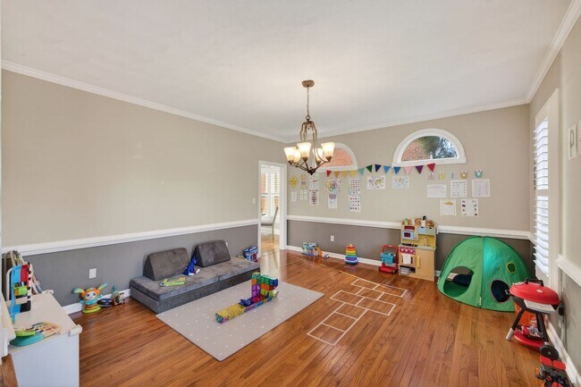 Building Photo - Elegant & Spacious Home Available in Church Point