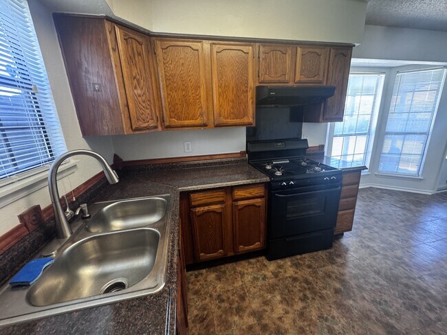 Building Photo - 1613 Bobby Lee Dr