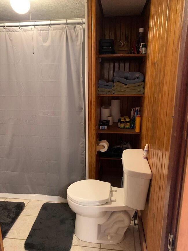 Building Photo - Right by the stadium!! Move in August 2027!! 2 Bed, 1 BA