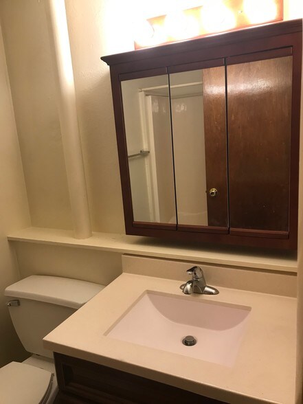 Building Photo - 181 Main St