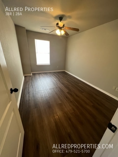 Building Photo - 1712 N Chestnut Ave