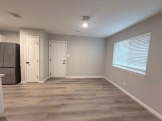 Building Photo - 23918 Farm Hill Dr