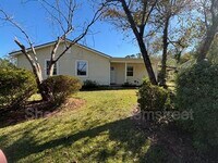 Building Photo - 2714 Cranbrook Dr