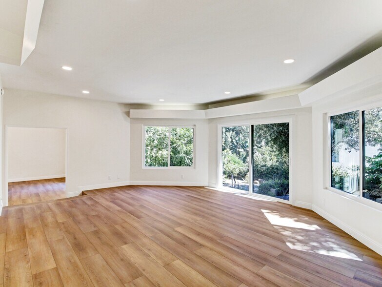 Building Photo - 10563 Lindbrook Dr