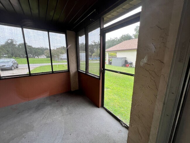 Building Photo - 4608-4610 Sandy Lane